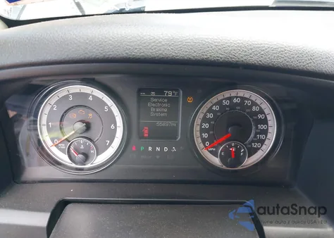 2021 Ram 1500 Classic Tradesman 4X4 6'4 Box z USA, uszkodzony, nr VIN 1C6RR7FG9MS556741